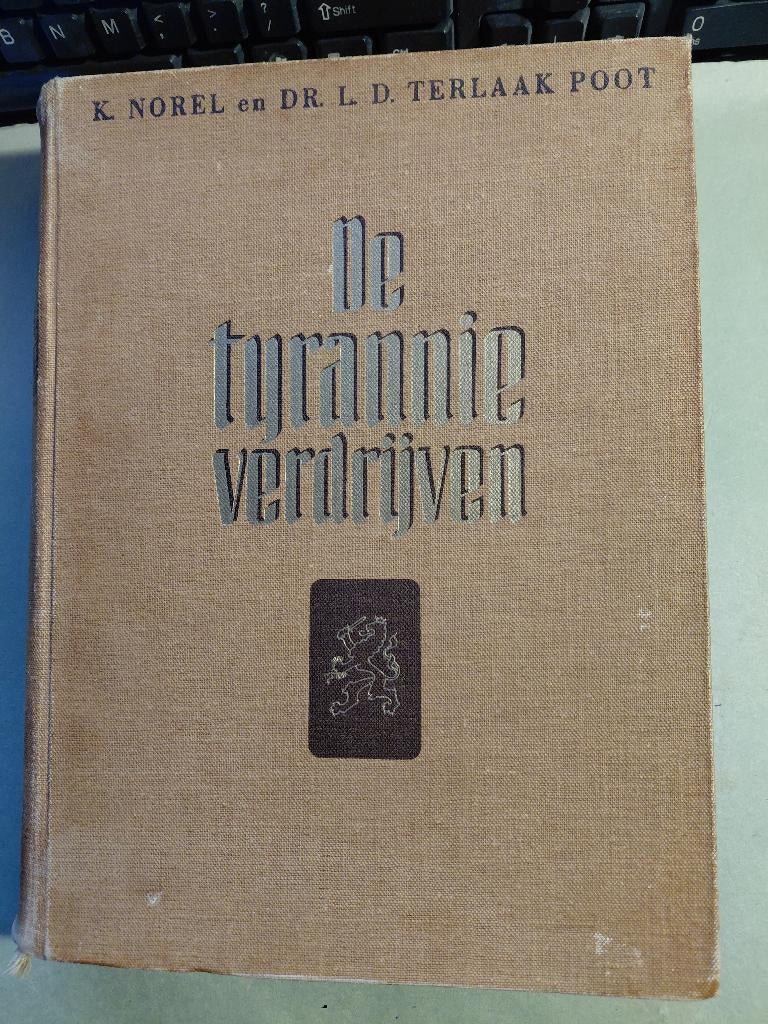 Boek,  De tirannie verdrijven., Ophalen of Verzenden, Algemeen, K. Norel en dr, L.D. Terlaak Poot, Tweede Wereldoorlog