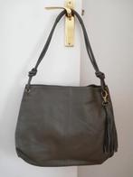 Vintage de Bijenkorf big tote with tassels in olive green, Sieraden, Tassen en Uiterlijk, Tassen | Damestassen, Ophalen of Verzenden