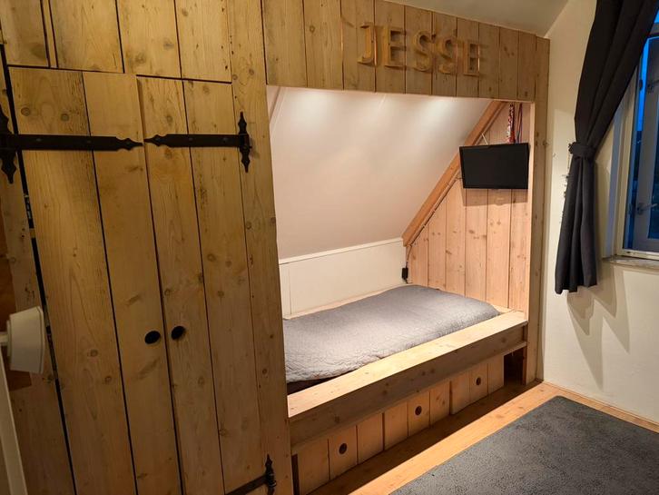 Steigerhouten bedstee met vaste kast en lades, Tuin en Terras, Bergingen en Tuinkasten, Zo goed als nieuw, Overige typen, Hout