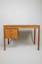 Vintage Deens houten bureau, Huis en Inrichting, Bureaus, Gebruikt, Ophalen