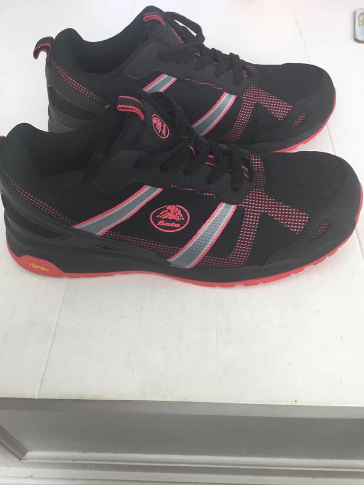 bijna nieuwe Unisex Bata Werkschoenen Maat 39 - Zwart/Rood, Kleding | Heren, Schoenen, Zo goed als nieuw, Werkschoenen, Zwart