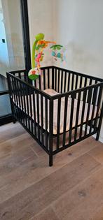 Zwarte vierkante box met boxmobiel, Kinderen en Baby's, Ophalen, Gebruikt, Vierkant, Boxkleed