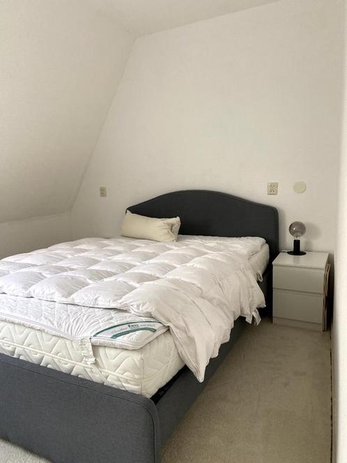 IKEA bedframe (140x200 cm), Huis en Inrichting, Slaapkamer | Bedden, Zo goed als nieuw, Tweepersoons, 140 cm, 200 cm, Stof, Blauw