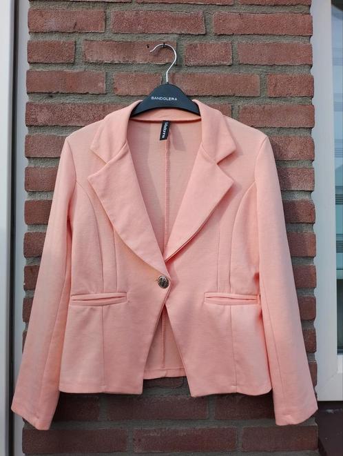 Elegante stretch jasje van Madonna, M zalmkleurig, Kleding | Dames, Jasjes, Kostuums en Pakken, Zo goed als nieuw, Jasje, Maat 38/40 (M)