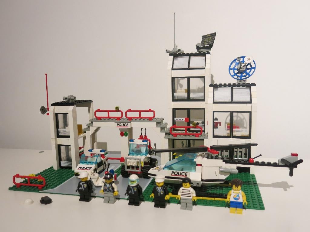 LEGO Classic Town - 6398 - Central Precinct HQ, Kinderen en Baby's, Speelgoed | Duplo en Lego, Gebruikt, Lego, Complete set, Ophalen of Verzenden