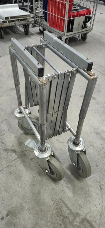 inklapbaar tafelframe op grote geremde zwenkwielen 200 mm beschikbaar voor biedingen