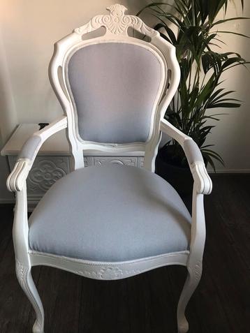 Gestoffeerde stoelen wit/grijs beschikbaar voor biedingen