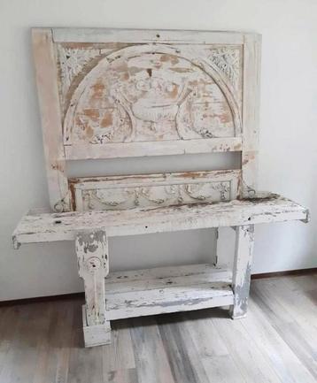 Antieke brocante Franse werkbank in de oude verf sidetable.  beschikbaar voor biedingen