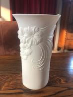 Vintage Kaiser porseleinen vaas in mat biscuit, Antiek en Kunst, Ophalen of Verzenden