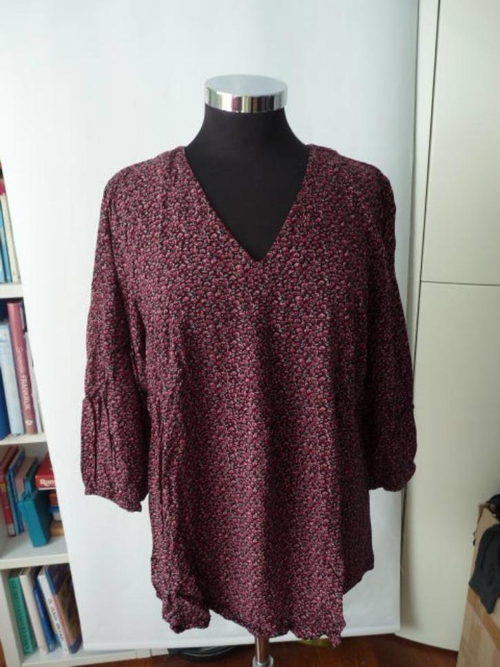 Leuke wijnrode vhals blouse met bloemdessin Ciso mt 42, Kleding | Dames, Blouses en Tunieken, Zo goed als nieuw, Maat 42/44 (L)