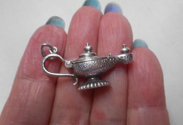 Zilveren  hanger Aladin lamp met geest kan open nr.1117 beschikbaar voor biedingen