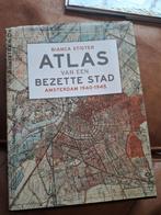 Atlas van een Bezette Stad - Amsterdam 1940-1945, Bosatlas, Ophalen of Verzenden, Zo goed als nieuw, 1800 tot 2000