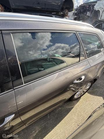 Achterdeurruit links linksachter Seat Leon ST 5F ('13->) beschikbaar voor biedingen