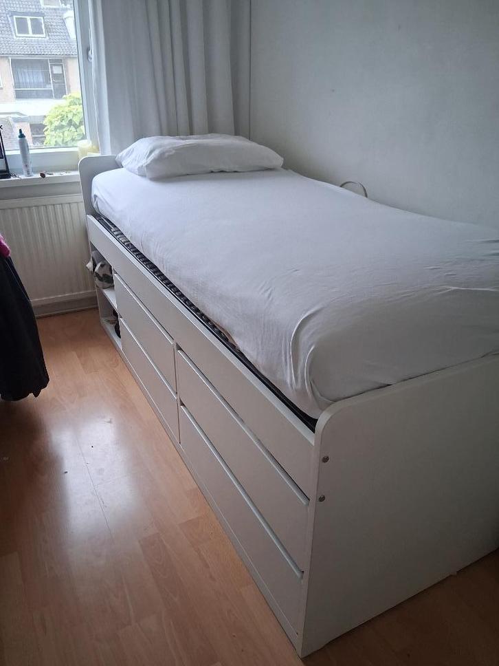 Wit hoog bed met vier lades Slakt Ikea, Huis en Inrichting, Slaapkamer | Bedden, Zo goed als nieuw, Eenpersoons, 90 cm, 200 cm