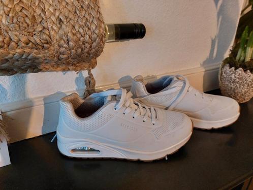 Skechers Uno maat 37  wit memory foam, Kleding | Dames, Schoenen, Zo goed als nieuw, Wit, Ophalen of Verzenden