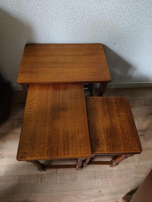 Vintage set van 3 in elkaar schuifbare bijzettafels, Antiek en Kunst, Antiek | Meubels | Tafels, Ophalen