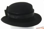 Vintage Dameshoed zwart vilt met zwart satijn en fluweel 56, Kleding | Dames, Hoeden en Petten, Ophalen of Verzenden, Zo goed als nieuw