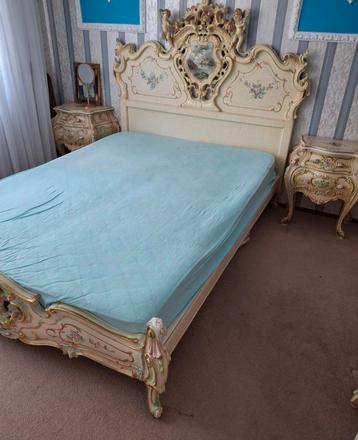 Barok bed beschikbaar voor biedingen