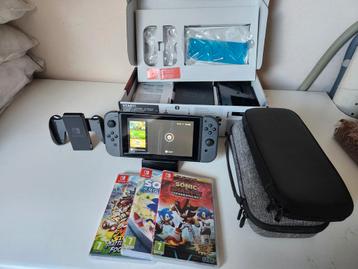 Nintendo Switch V1 - Unpatched + Games en hoesjes beschikbaar voor biedingen