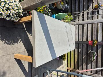 Eettafel beschikbaar voor biedingen