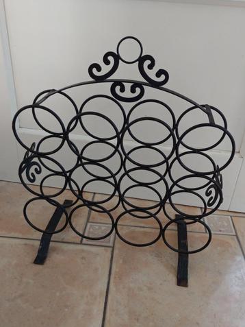 Mooi klassiek wijnrek / flessenrek beschikbaar voor biedingen