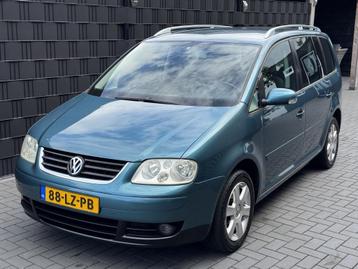 Volkswagen Touran 1.6-16V FSI Highline GROEN| CLIMA| CRUISE| beschikbaar voor biedingen