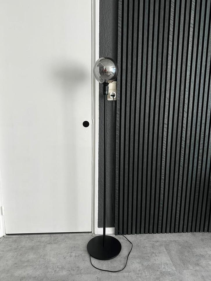 Moderne vloerlamp, Huis en Inrichting, Lampen | Vloerlampen, Zo goed als nieuw, 150 tot 200 cm, Ophalen of Verzenden