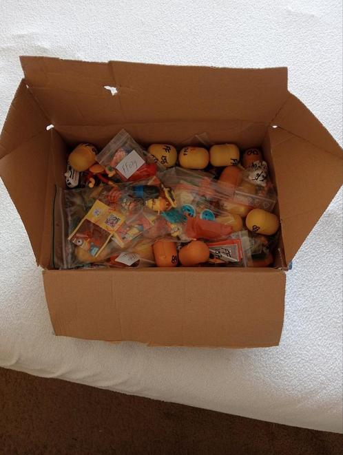 100 Ferrero figuren, Verzamelen, Verrassingseieren, Zo goed als nieuw, Overige typen, Ophalen of Verzenden