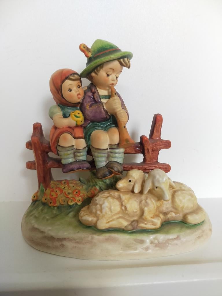 Hummel goebel beeldje, nummer 99, kinderen op hek, schapen, Ophalen of Verzenden, Hummel