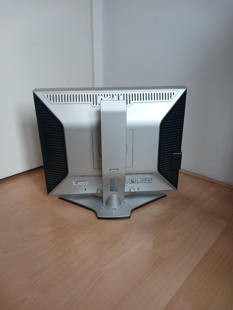 Nostalgische monitor, Computers en Software, Monitoren, Ophalen, Gebruikt, 3 tot 5 ms, In hoogte verstelbaar