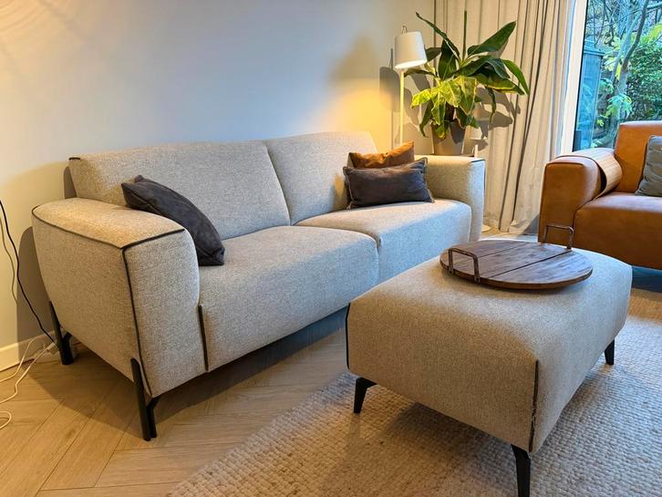 Heerlijke Xooon bank + poef. Ophalen voor 20 november!, Huis en Inrichting, Banken | Bankstellen, Gebruikt, Rechte bank, Driepersoons