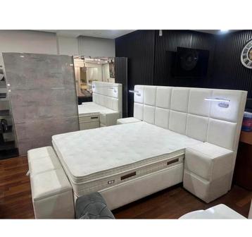Luxe bed met opbergruimte (lift-up) with great mattress beschikbaar voor biedingen