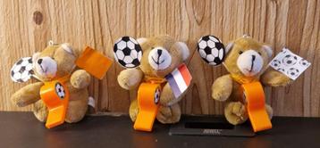 Partijtjes 50 Voetbal beertjes , oranje nederland  beschikbaar voor biedingen