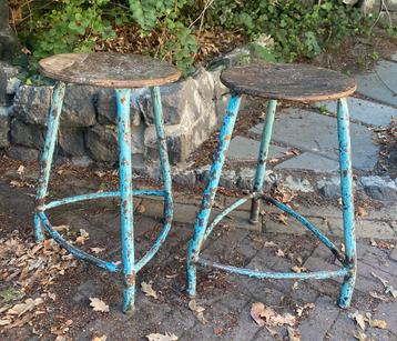 2x vintage kruk beschikbaar voor biedingen