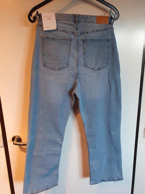 Bershka cropped Flare 44 jeans NIEUW!!!, Kleding | Dames, Spijkerbroeken en Jeans, Nieuw, W33 - W36 (confectie 42/44), Blauw, Ophalen of Verzenden