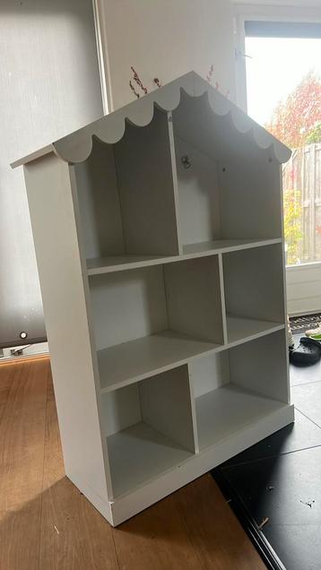 Huisje van mooi houten materiaal/ kastje wit Karwei