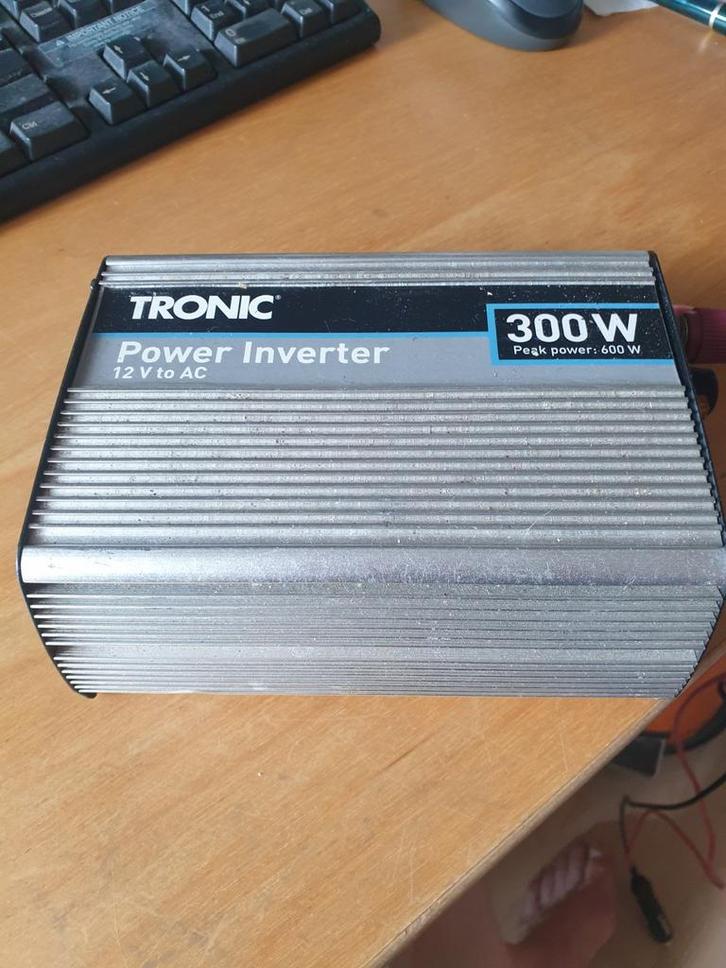 Tronic 300W Power Inverter - 12V naar 220V, Auto diversen, Auto-accessoires, Gebruikt, Ophalen