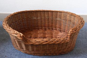 Rieten dierenmand beschikbaar voor biedingen