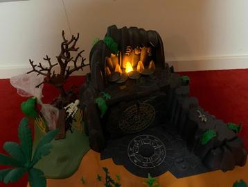 Playmobil Drakenkasteel met Verlichting & Speeltuin beschikbaar voor biedingen