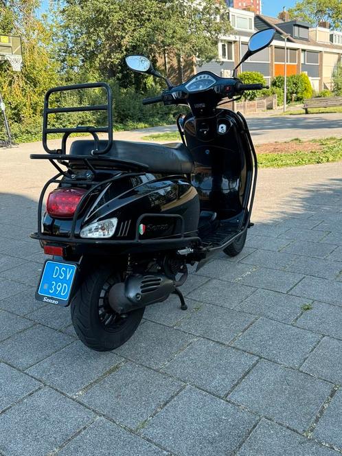 Senzo Rivalux uit 2020, Fietsen en Brommers, Snorfietsen en Snorscooters, Zo goed als nieuw, Overige merken, Benzine, Ophalen