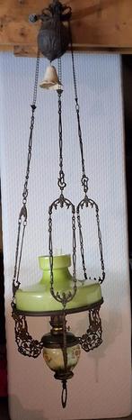 Antieke olielamp met groen glas, Ophalen of Verzenden