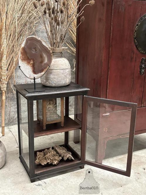 Unieke Engelse glazen kast op pootjes, Antiek en Kunst, Curiosa en Brocante, Ophalen of Verzenden