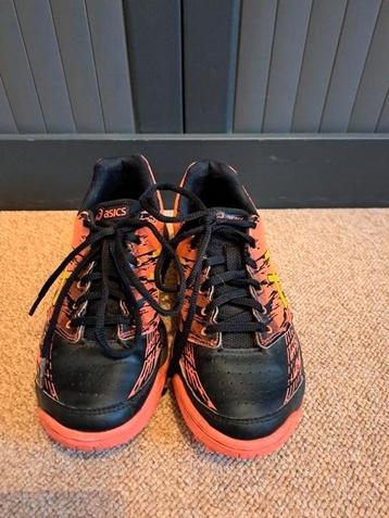 Asics hockeyschoenen maat 34,5 beschikbaar voor biedingen