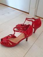 rode schoenen jaren 50 stijl maat 37, Pumps, Ophalen of Verzenden, Zo goed als nieuw, Rood