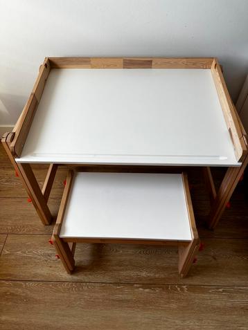 IKEA Kinder bureau met kruk  beschikbaar voor biedingen