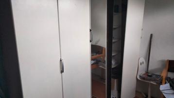 Gratis grote kledingkast