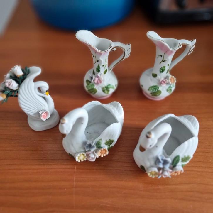 Vintage Porseleinen Miniatuur Vaasjes en Zwaantjes, Antiek en Kunst, Antiek | Woonaccessoires, Ophalen