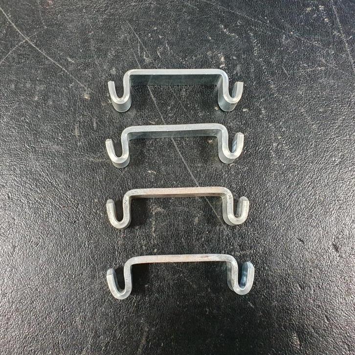 4x Bruynzeel metalen legbord haakje Legbordhaken, legbordha, Doe-het-zelf en Verbouw, IJzerwaren en Bevestigingsmiddelen, Gebruikt