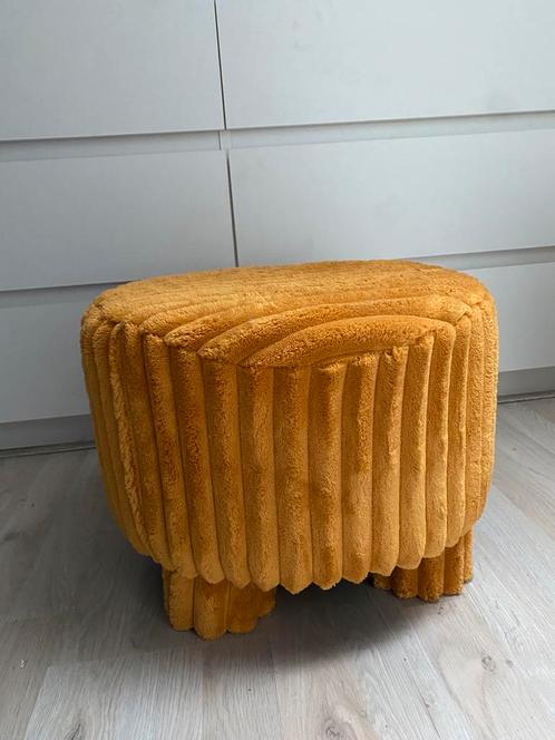 Gele poef / voetenbankje, Huis en Inrichting, Banken | Voetenbanken en Poefen, Zo goed als nieuw, Minder dan 50 cm, Rond, Stof
