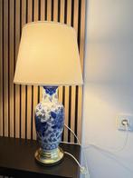 Vintage blauwe bloemen tafellamp, Huis en Inrichting, Lampen | Tafellampen, Ophalen, Zo goed als nieuw, Minder dan 50 cm